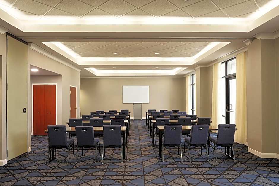 Courtyard by Marriott Louisville Airport