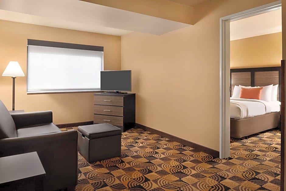 Hawthorn Suites By Wyndham Oak Creek/Milwaukee Airport