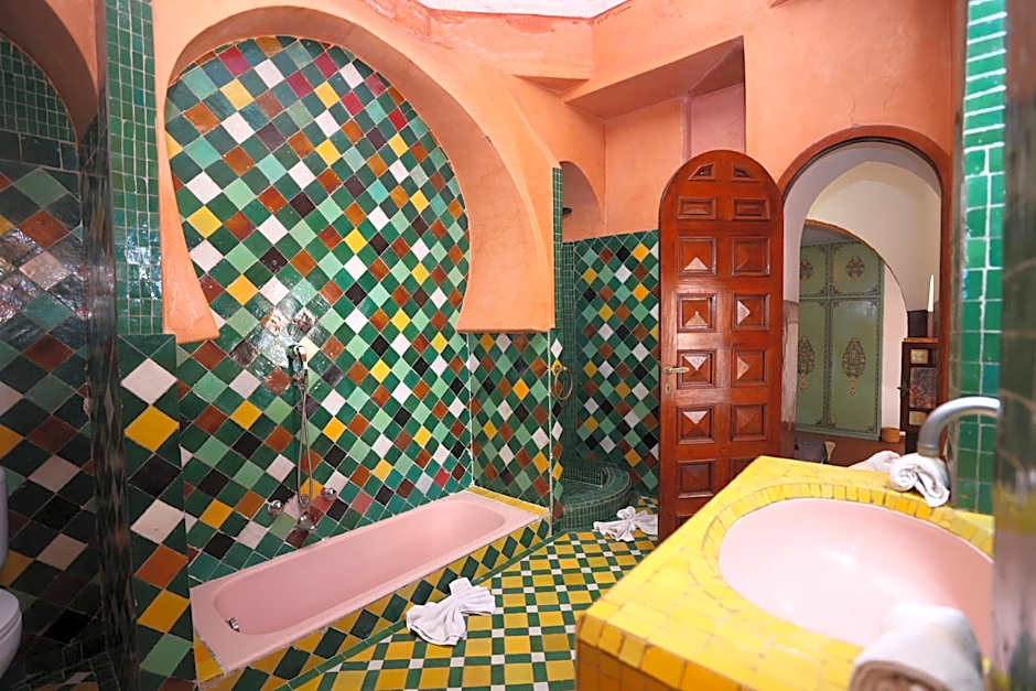 Riad O LY