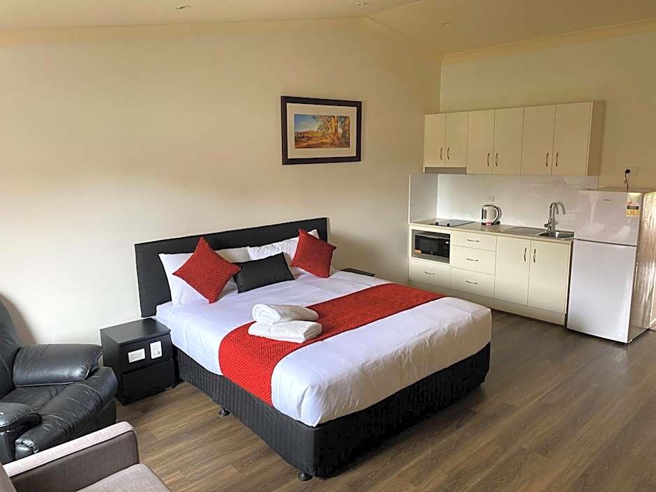 Emerald Explorers Inn