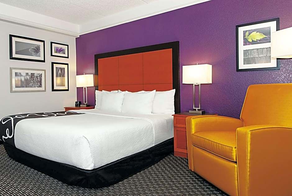 La Quinta Inn & Suites by Wyndham Ontario Airport