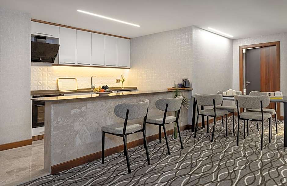 Lilium Hotel & Suites