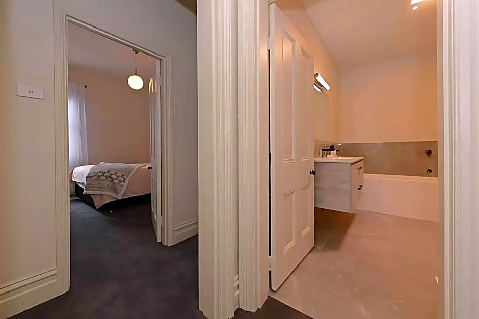 The Lollyshop Apartment in Battery Point