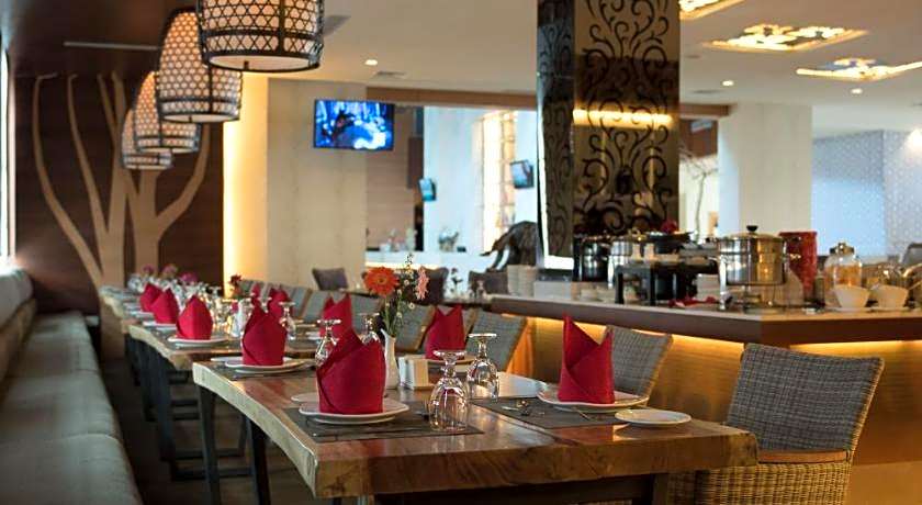 Crown Vista Batam Hotel