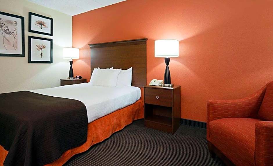 AmericInn by Wyndham Manitowoc