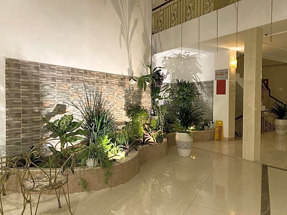 Le Centre Hotel