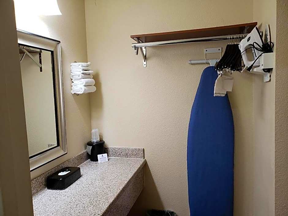 Airport Inn