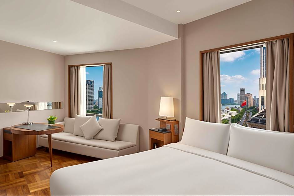 Photo 1 of 5 of Superior 1 King Bed