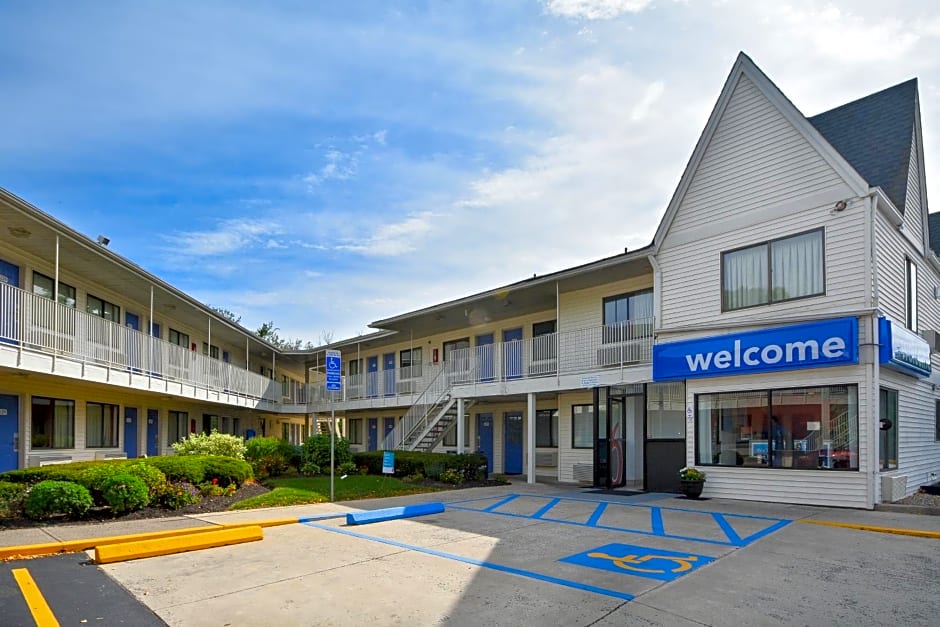 Motel 6-Southington, CT - Hartford