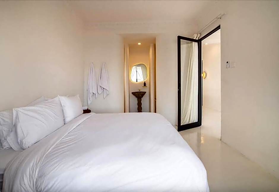 Canggu Modern Mansion - 5 mins to Finns Beach Club