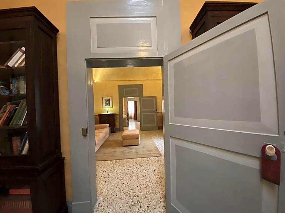 Palazzo de Carlo e il parco dei 7 pozzi