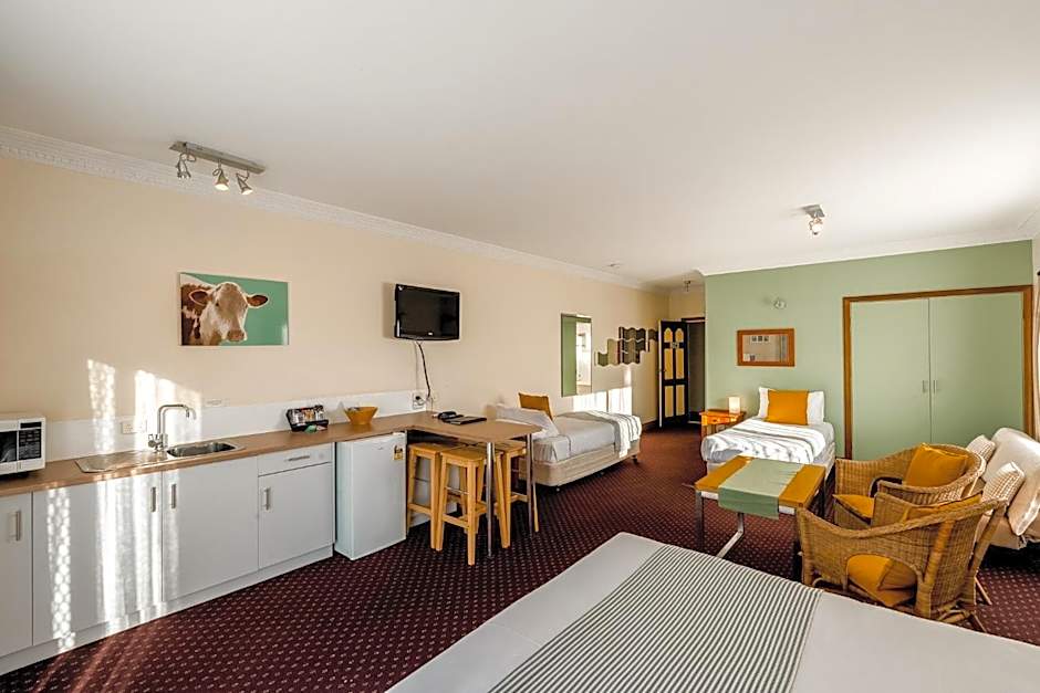 Photo 1 of 7 of Deluxe Family Room