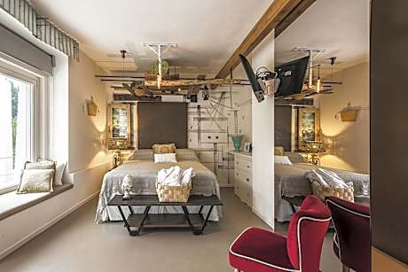 Deluxe Suite with Spa Bath