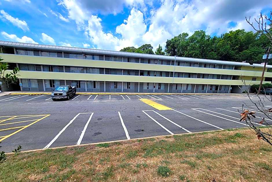 Days Inn by Wyndham Alexandria South