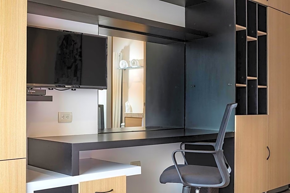 ROOM Hotel & Suites