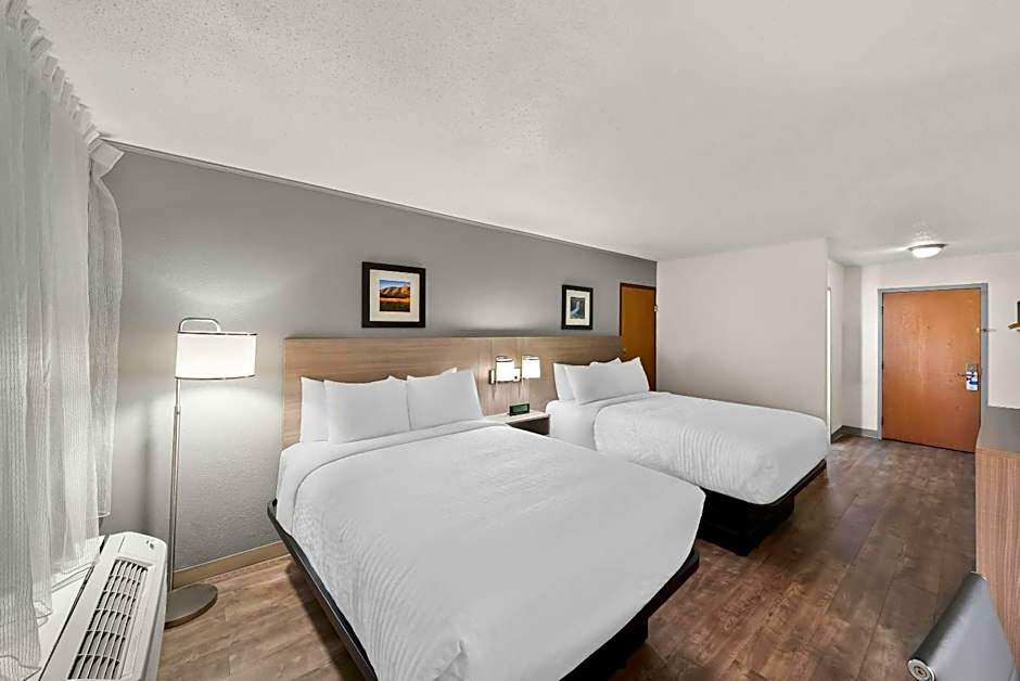 Clarion Inn & Suites and Convention Center