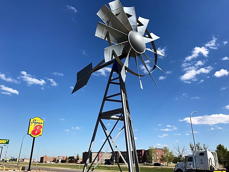 Super 8 by Wyndham Kindersley