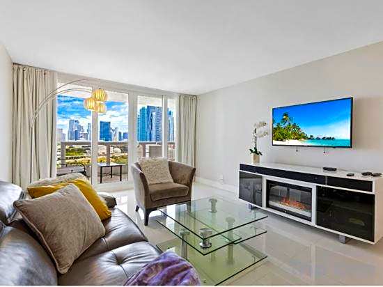 Bay Overlooking Condo with Balcony