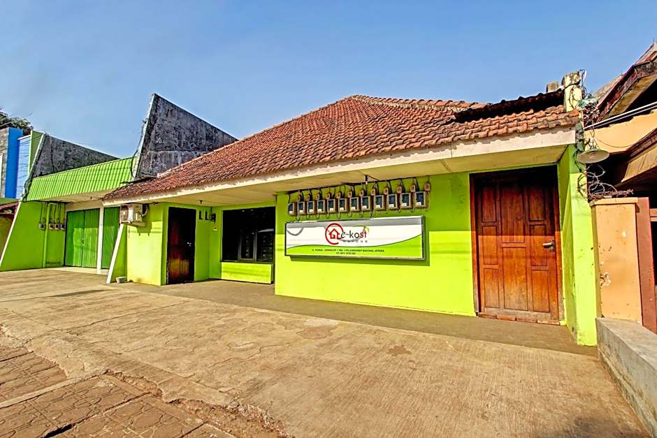 SPOT ON 91521 Mayong Guesthouse