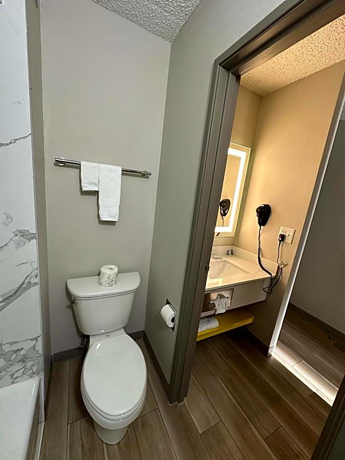 Days Inn by Wyndham Mandan Bismarck Area
