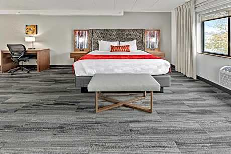 King Suite with Spa Bath and Fireplace