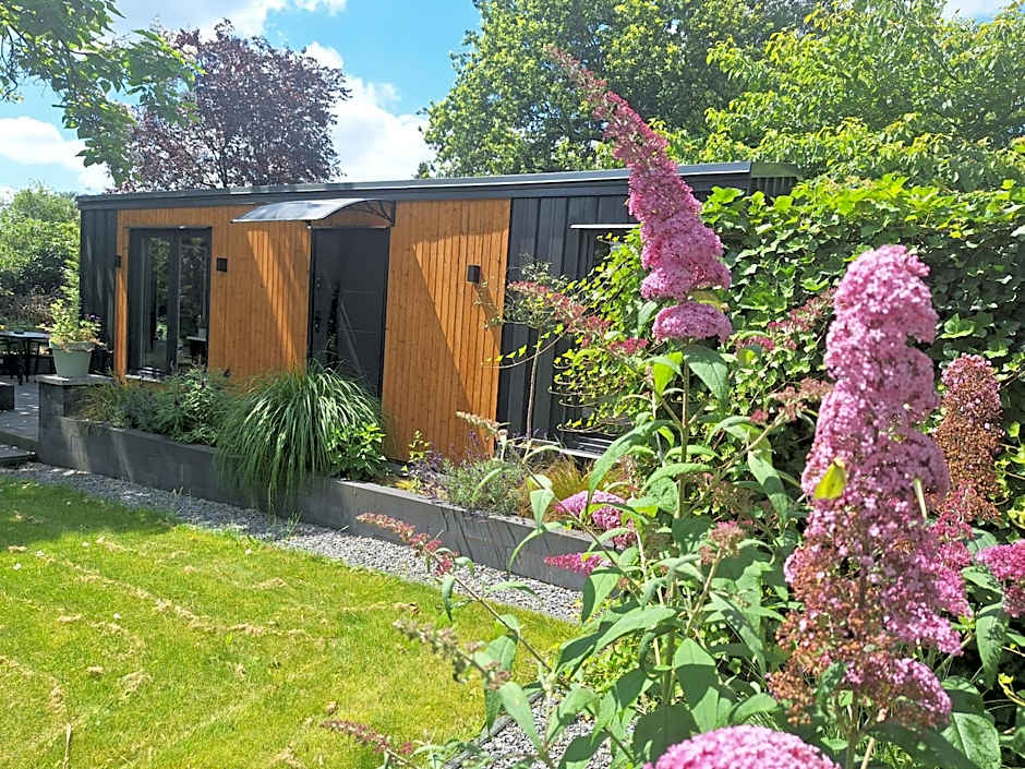 B&B Vierlingsbeek, Appartement Onder één dak en tuin-chalet