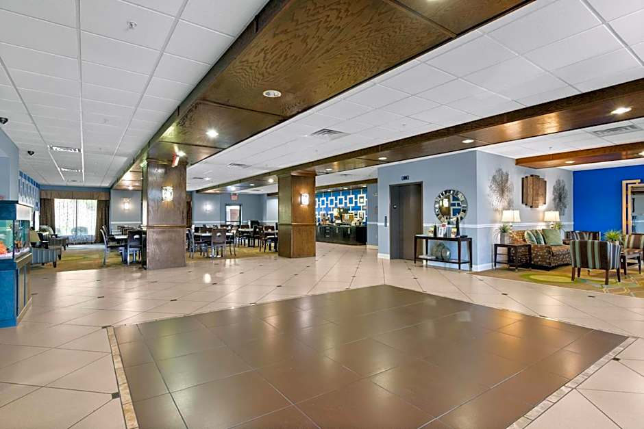 Portland Inn & Suites