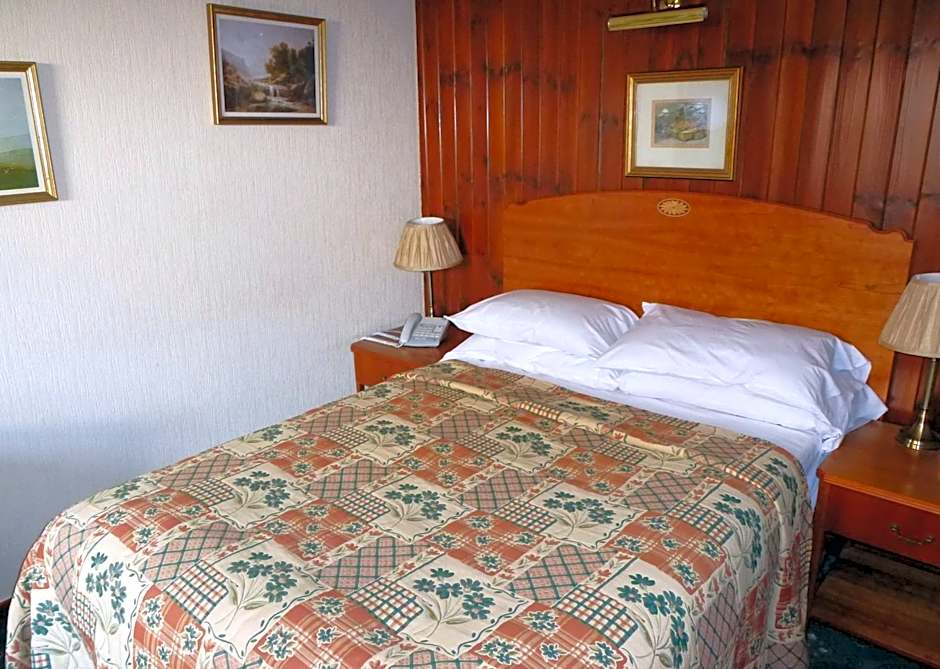 Somerton House Hotel