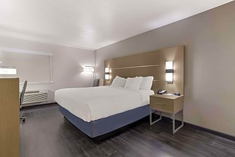 King Room with Walk-In Shower - Mobility Access