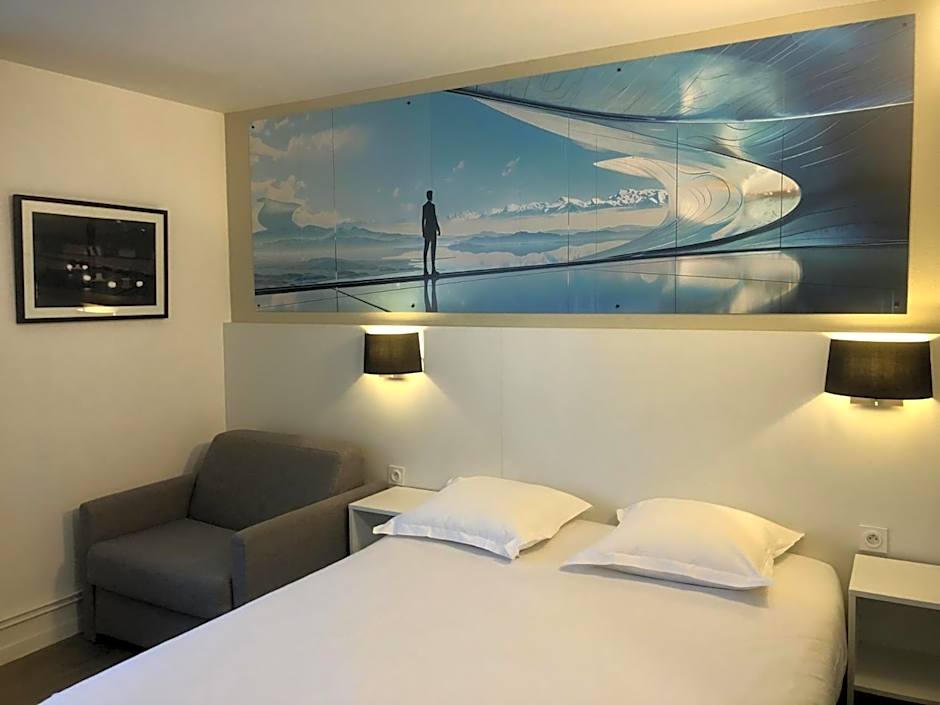 Hotel The Originals Bernay Acropole