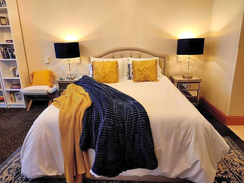 Deluxe Private Apartment and Studio - Ocean Views