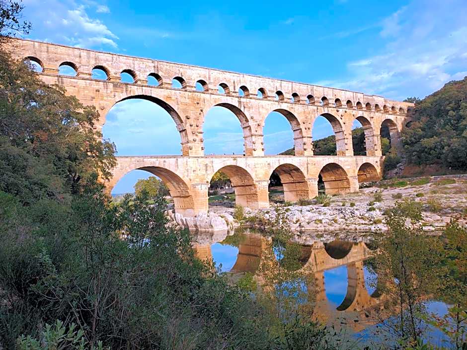 CHAMBRE D HOTES à 4 KMS D UZES " Chez Nadou "