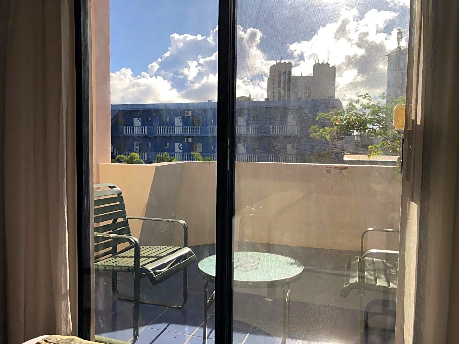 Holiday Saipan Hotel