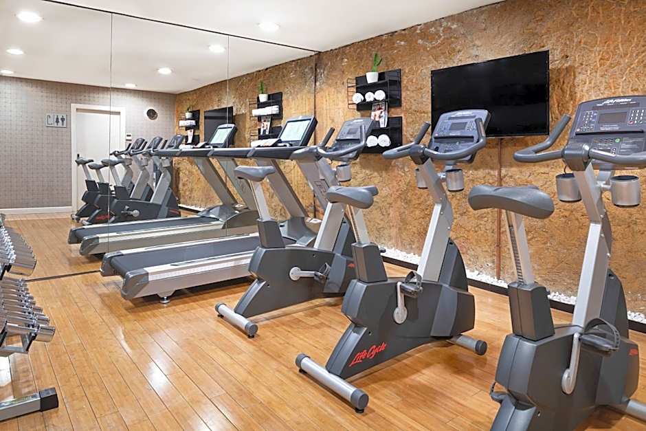 AC Hotel by Marriott Irla