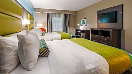 Deluxe (2 Queen Beds)