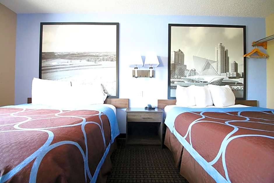 Super 8 by Wyndham Kenosha/Pleasant Prairie