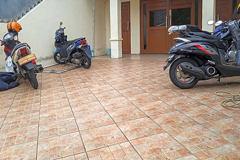 Makaliwe Mitra RedDoorz