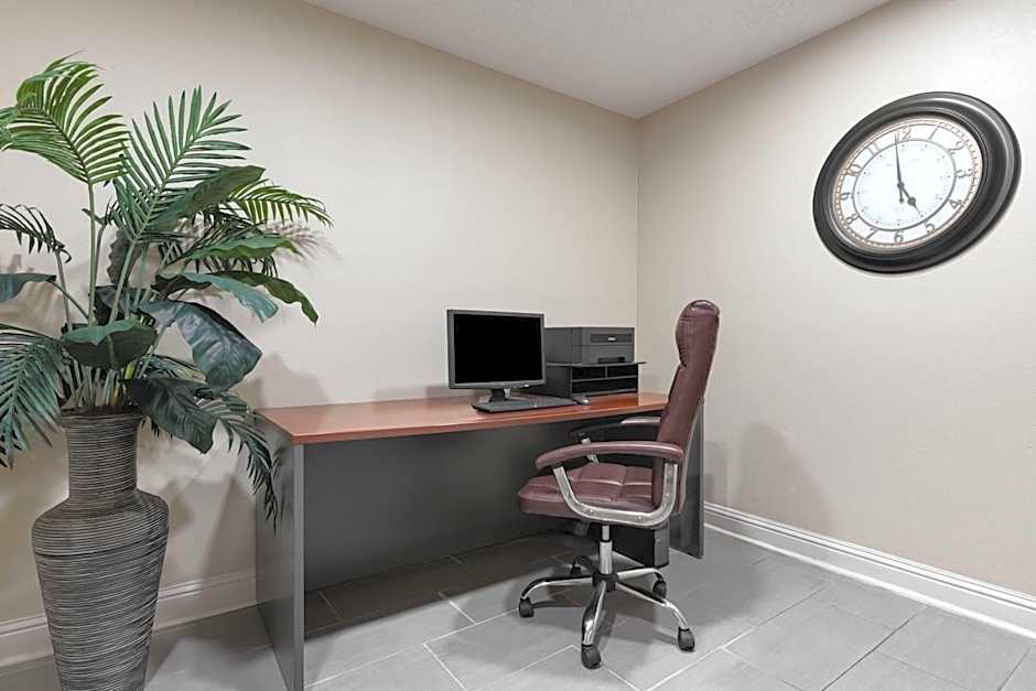 Super 8 by Wyndham New Orleans