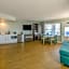 Commander Hotel & Suites