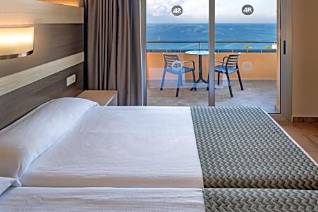 STANDARD ROOM SEA VIEW 3 ADULTS + 1 CHILD