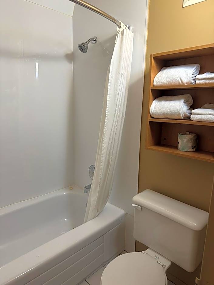 Travelodge by Wyndham Drummondville