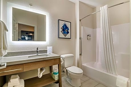 Queen Studio with Roll-In Shower - Non-Smoking
