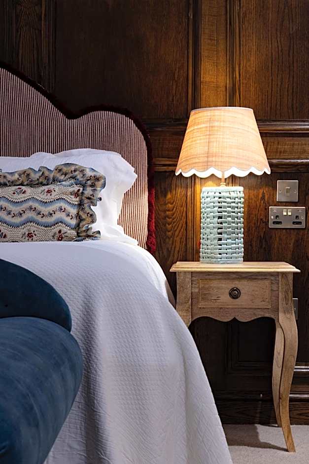 The White Hart - A Heartwood Inn