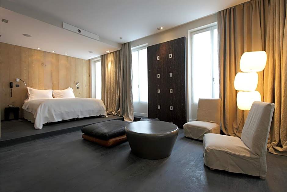 Hidden Hotel By Elegancia