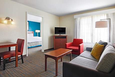 One-Bedroom King Suite with Sofa Bed - Hearing Accessible