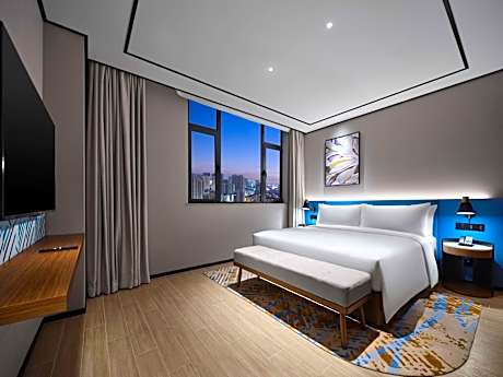 Deluxe King Suite