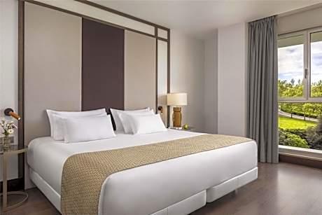 Family Adjoining (3AD + 1CH)