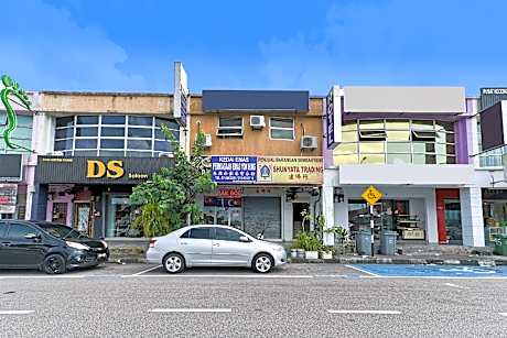 OYO 90794 Maple Hotel