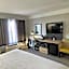 La Quinta Inn & Suites by Wyndham Dallas Arlington South