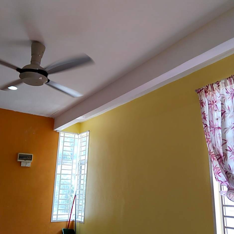 Happy Raub Guest House